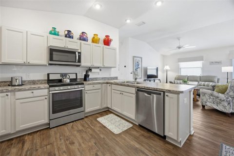 House in The Villages, Florida 2 bedrooms, 116.87 sq.m. № 2093056 - photo 13