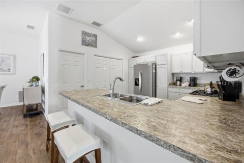 House in The Villages, Florida 2 bedrooms, 116.87 sq.m. № 2093056 - photo 15