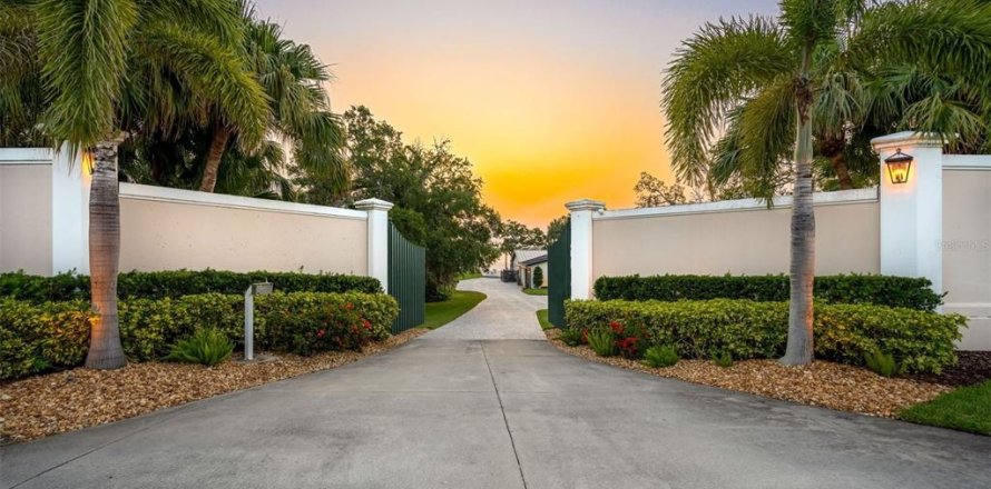 House in Melbourne, Florida 3 bedrooms, 270.07 sq.m. № 1773967