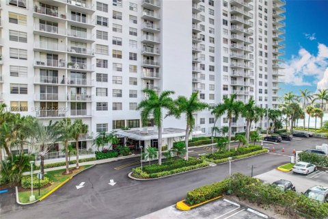 Купить кондоминиум в Авентура, Флорида 2 спальни, 136.19м2, № 1990584 - фото 11