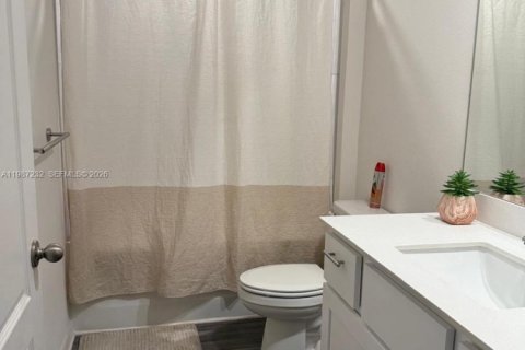 House in Port St. Lucie, Florida 5 bedrooms, 184.32 sq.m. № 2047826 - photo 13