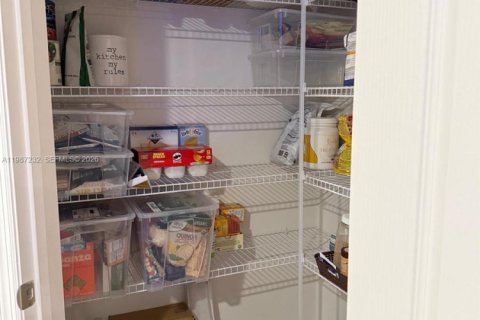 House in Port St. Lucie, Florida 5 bedrooms, 184.32 sq.m. № 2047826 - photo 9