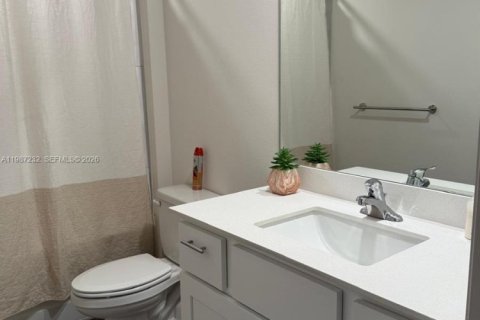 House in Port St. Lucie, Florida 5 bedrooms, 184.32 sq.m. № 2047826 - photo 14