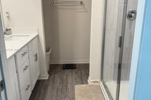 House in Port St. Lucie, Florida 5 bedrooms, 184.32 sq.m. № 2047826 - photo 17