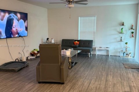 House in Port St. Lucie, Florida 5 bedrooms, 184.32 sq.m. № 2047826 - photo 8