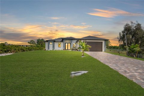 Casa en Lehigh Acres, Florida 4 dormitorios, 165.18 m2 № 2097214