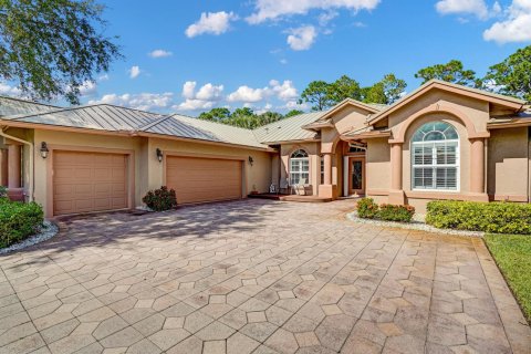 House in St. Lucie, Florida 3 bedrooms, 226.87 sq.m. № 2183073 - photo 3