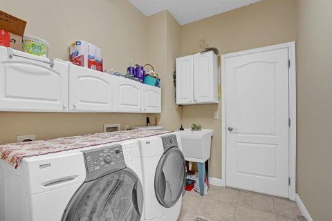 House in St. Lucie, Florida 3 bedrooms, 226.87 sq.m. № 2183073 - photo 29