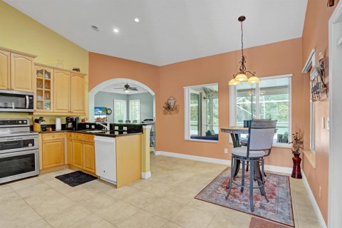 House in St. Lucie, Florida 3 bedrooms, 226.87 sq.m. № 2183073 - photo 13