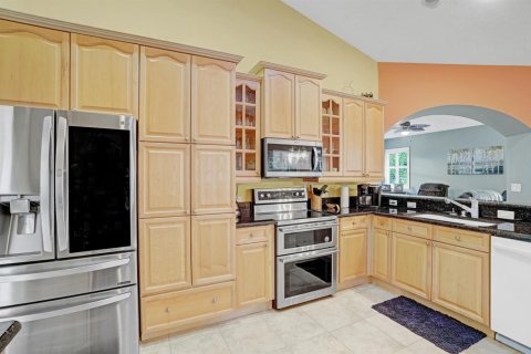 House in St. Lucie, Florida 3 bedrooms, 226.87 sq.m. № 2183073 - photo 18