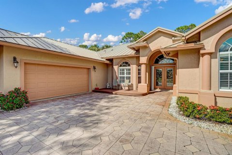 House in St. Lucie, Florida 3 bedrooms, 226.87 sq.m. № 2183073 - photo 8