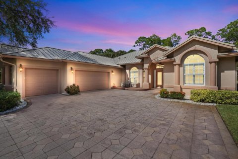 House in St. Lucie, Florida 3 bedrooms, 226.87 sq.m. № 2183073