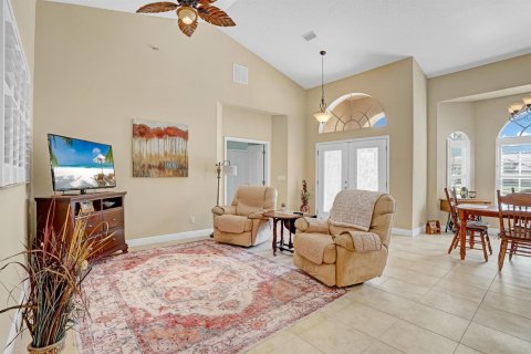 House in St. Lucie, Florida 3 bedrooms, 226.87 sq.m. № 2183073 - photo 11