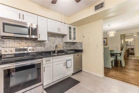 Condominio en venta en Belleair Bluffs, Florida, 2 dormitorios, 136.57 m2 № 2210884 - foto 19