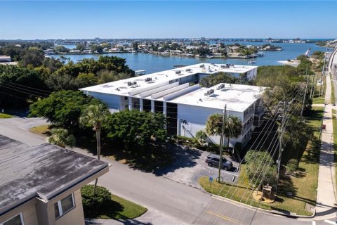 Condominio en venta en Belleair Bluffs, Florida, 2 dormitorios, 136.57 m2 № 2210884 - foto 13