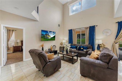 House in Kissimmee, Florida 8 bedrooms, 267.65 sq.m. № 1911128 - photo 7