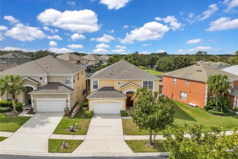 House in Kissimmee, Florida 8 bedrooms, 267.65 sq.m. № 1911128 - photo 1