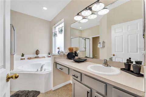 House in Kissimmee, Florida 8 bedrooms, 267.65 sq.m. № 1911128 - photo 13