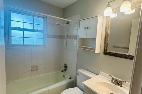 Condo in Orlando, Florida, 1 bedroom  № 2215460 - photo 11