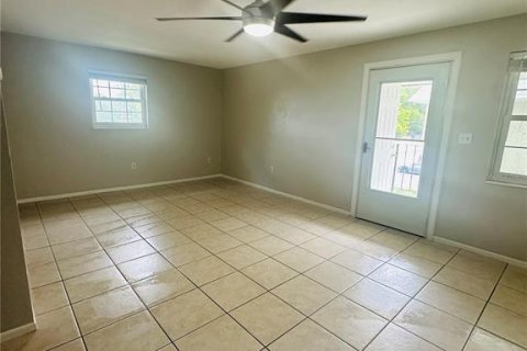 Condo in Orlando, Florida, 1 bedroom  № 2215460 - photo 4