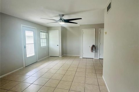 Condo in Orlando, Florida, 1 bedroom  № 2215460 - photo 5
