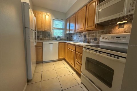 Condo in Orlando, Florida, 1 bedroom  № 2215460 - photo 9