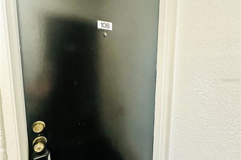 Condo in Orlando, Florida, 1 bedroom  № 2215460 - photo 2