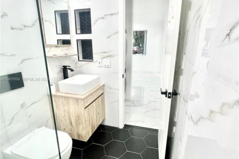 Снять в аренду виллу или дом в Норт-Майами-Бич, Флорида 4 спальни, 83.61м2, № 2032515 - фото 5