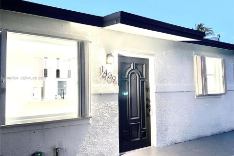 Снять в аренду виллу или дом в Норт-Майами-Бич, Флорида 4 спальни, 83.61м2, № 2032515 - фото 16