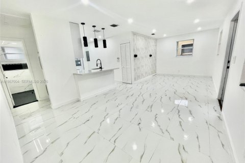 Дом в Норт-Майами-Бич, Флорида 4 спальни, 83.61м2 № 2032515