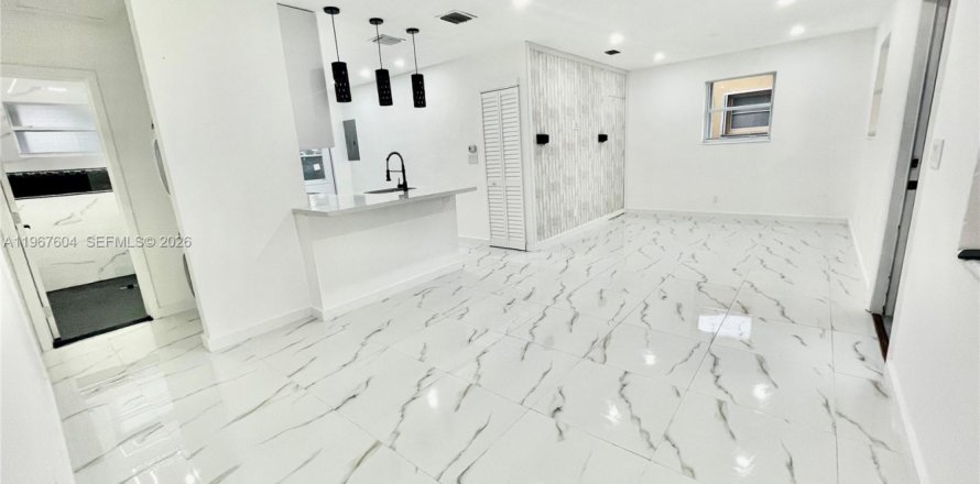 Дом в Норт-Майами-Бич, Флорида 4 спальни, 83.61м2 № 2032515