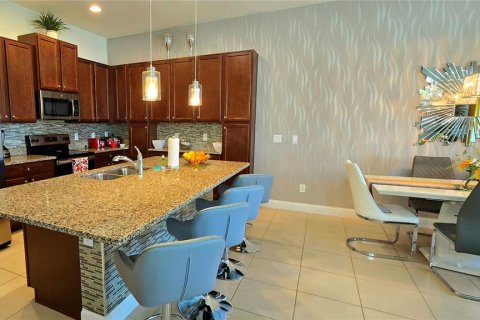 Townhouse in Davenport, Florida 4 bedrooms, 194.54 sq.m. № 1718931 - photo 7