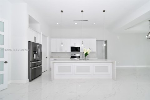 Купить виллу или дом в Лихай-Эйкерс, Флорида 4 спальни, № 2006312 - фото 8