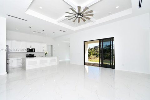 Купить виллу или дом в Лихай-Эйкерс, Флорида 4 спальни, № 2006312 - фото 7