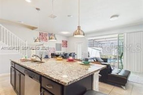 Commercial property in Davenport, Florida 5 bedrooms, 213.02 sq.m. № 2099017 - photo 6