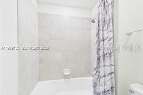 Commercial property in Davenport, Florida 5 bedrooms, 213.02 sq.m. № 2099017 - photo 22