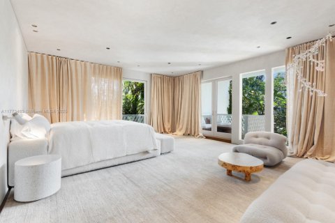 House in Miami Beach, Florida 6 bedrooms, 566.33 sq.m. № 1623153 - photo 19