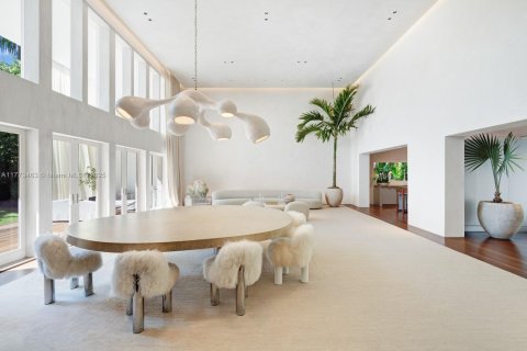 House in Miami Beach, Florida 6 bedrooms, 566.33 sq.m. № 1623153 - photo 9