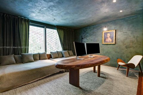 House in Miami Beach, Florida 6 bedrooms, 566.33 sq.m. № 1623153 - photo 15