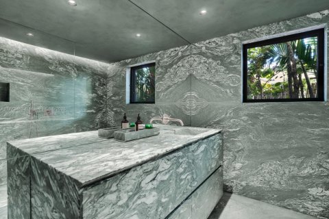 House in Miami Beach, Florida 6 bedrooms, 566.33 sq.m. № 1623153 - photo 11