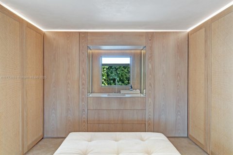 House in Miami Beach, Florida 6 bedrooms, 566.33 sq.m. № 1623153 - photo 25