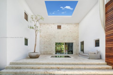 House in Miami Beach, Florida 6 bedrooms, 566.33 sq.m. № 1623153 - photo 3