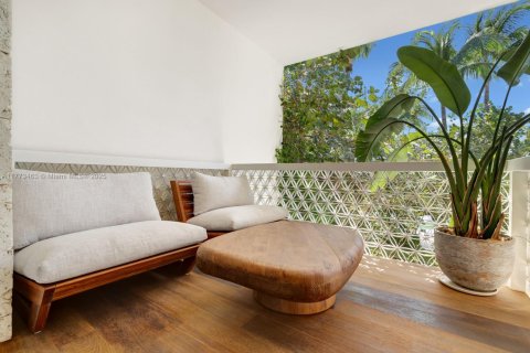 House in Miami Beach, Florida 6 bedrooms, 566.33 sq.m. № 1623153 - photo 22