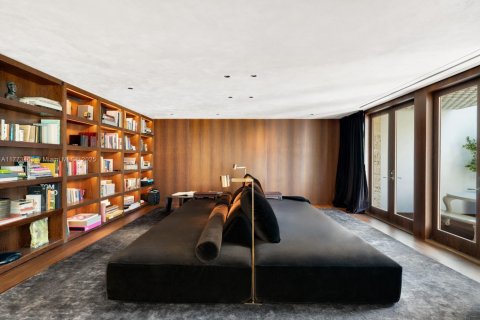 House in Miami Beach, Florida 6 bedrooms, 566.33 sq.m. № 1623153 - photo 12