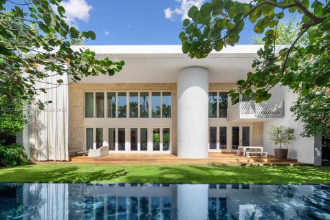 House in Miami Beach, Florida 6 bedrooms, 566.33 sq.m. № 1623153 - photo 1
