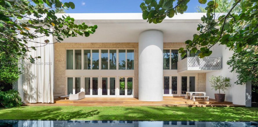 House in Miami Beach, Florida 6 bedrooms, 566.33 sq.m. № 1623153