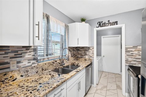Villa ou maison à vendre à Spring Hill, Floride: 2 chambres, 96.25 m2 № 2396822 - photo 15