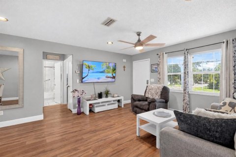 Villa ou maison à vendre à Spring Hill, Floride: 2 chambres, 96.25 m2 № 2396822 - photo 6