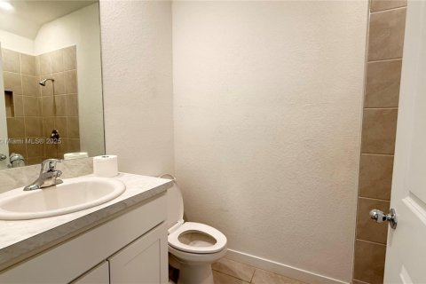 Townhouse in Florida City, Florida 3 bedrooms, 127.83 sq.m. № 1937957 - photo 5