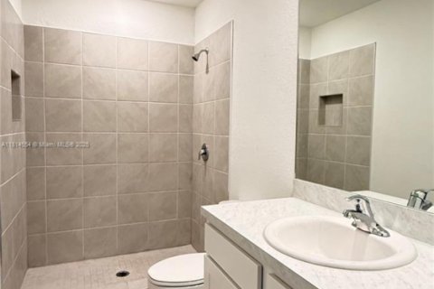 Adosado en venta en Florida City, Florida, 3 dormitorios, 127.83 m2 № 1937957 - foto 13